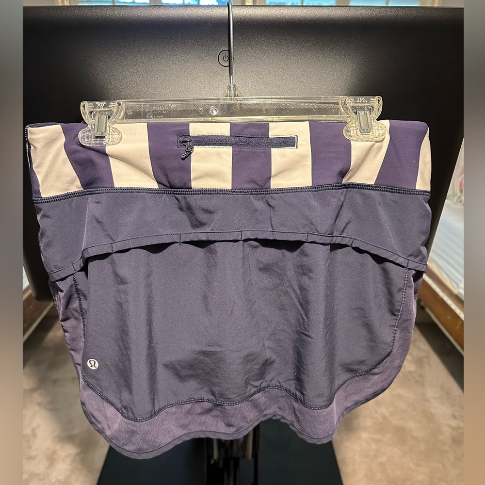 Lululemon skirt size 10